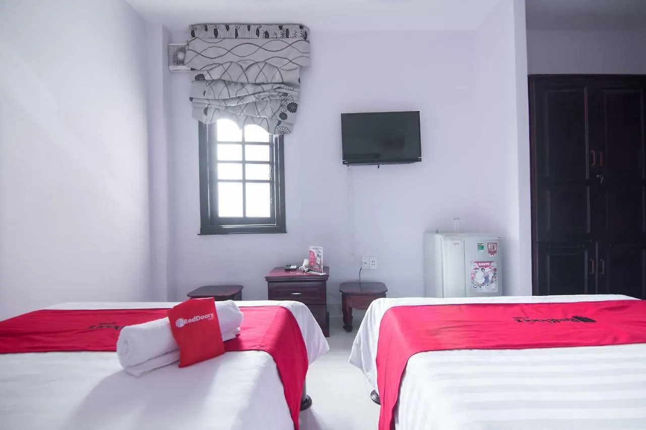 Reddoorz Near Cau Song Han 2 Da Nang 2*,