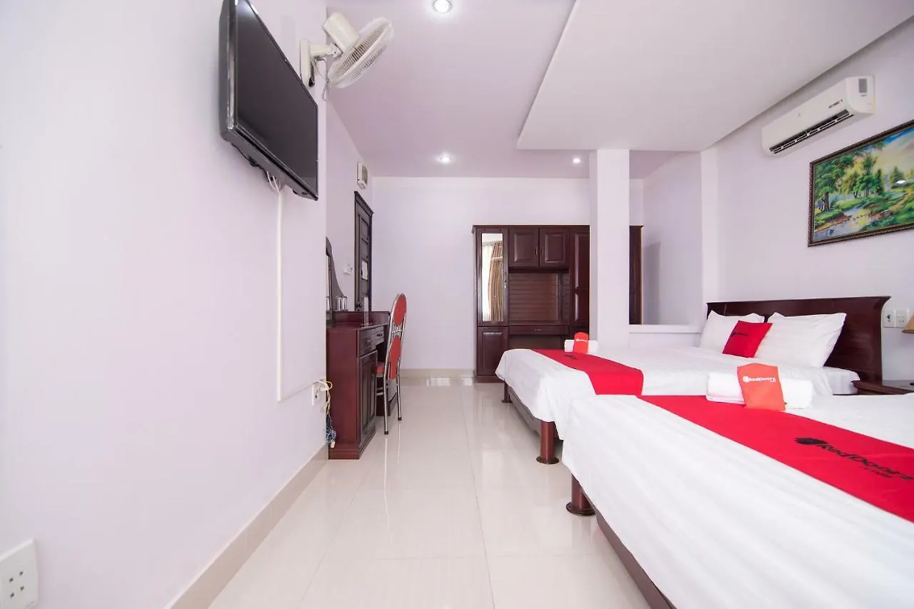 Reddoorz Near Cau Song Han 2 Da Nang 2*,